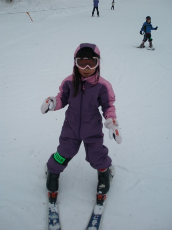 Kasen's first day of skiing